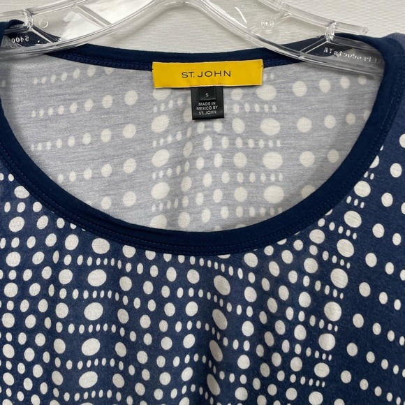🖤5/$25 ST. JOHN Navy and White Patterned shirt  Top - Picture 3 of 5